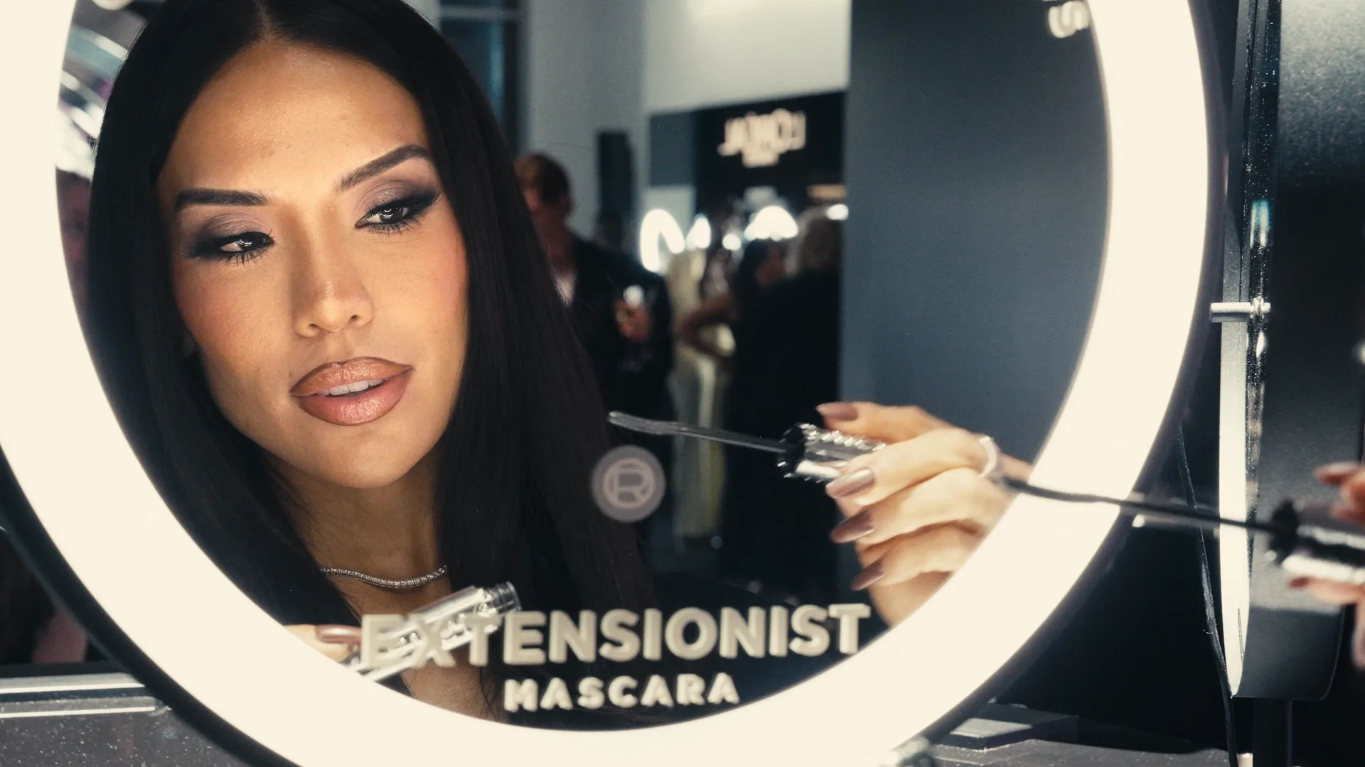 Ring-light mirror — L'Oréal Paris The Extensionist event